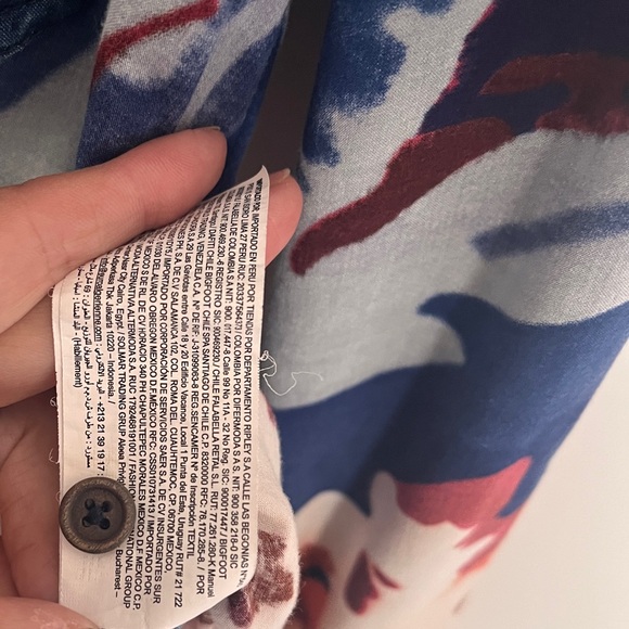 Desigual shirt flower print . Such a fun design . XS - Picture 7 of 9